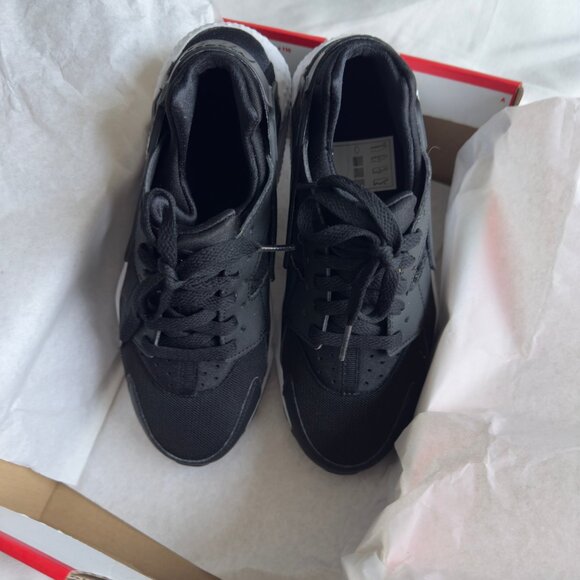 Nike Huarache Run (GS) Black/White Size 5.5Y - Picture 2 of 6